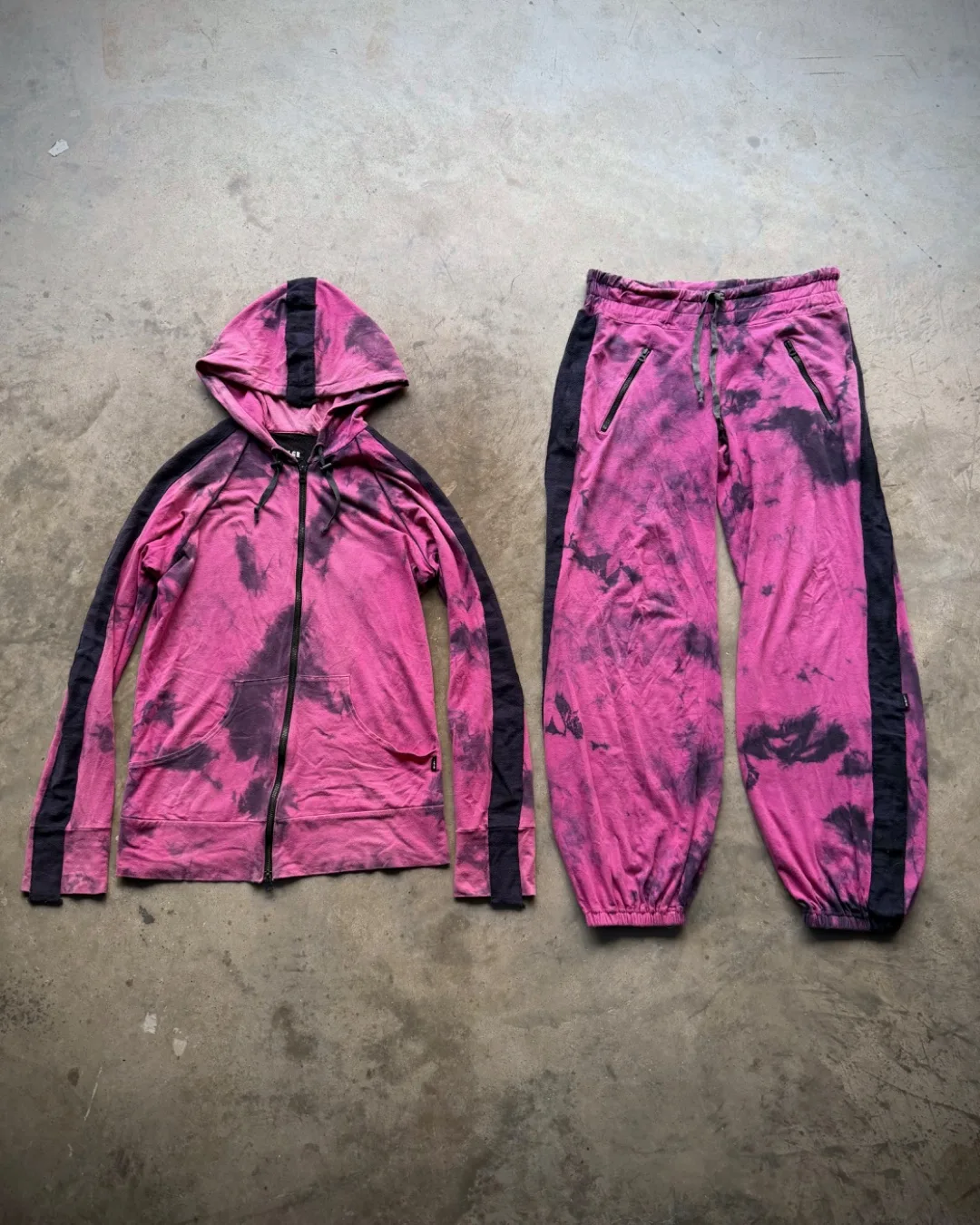Le Grand Bleu (L.G.B.) Pink Marble Boxer Set Up